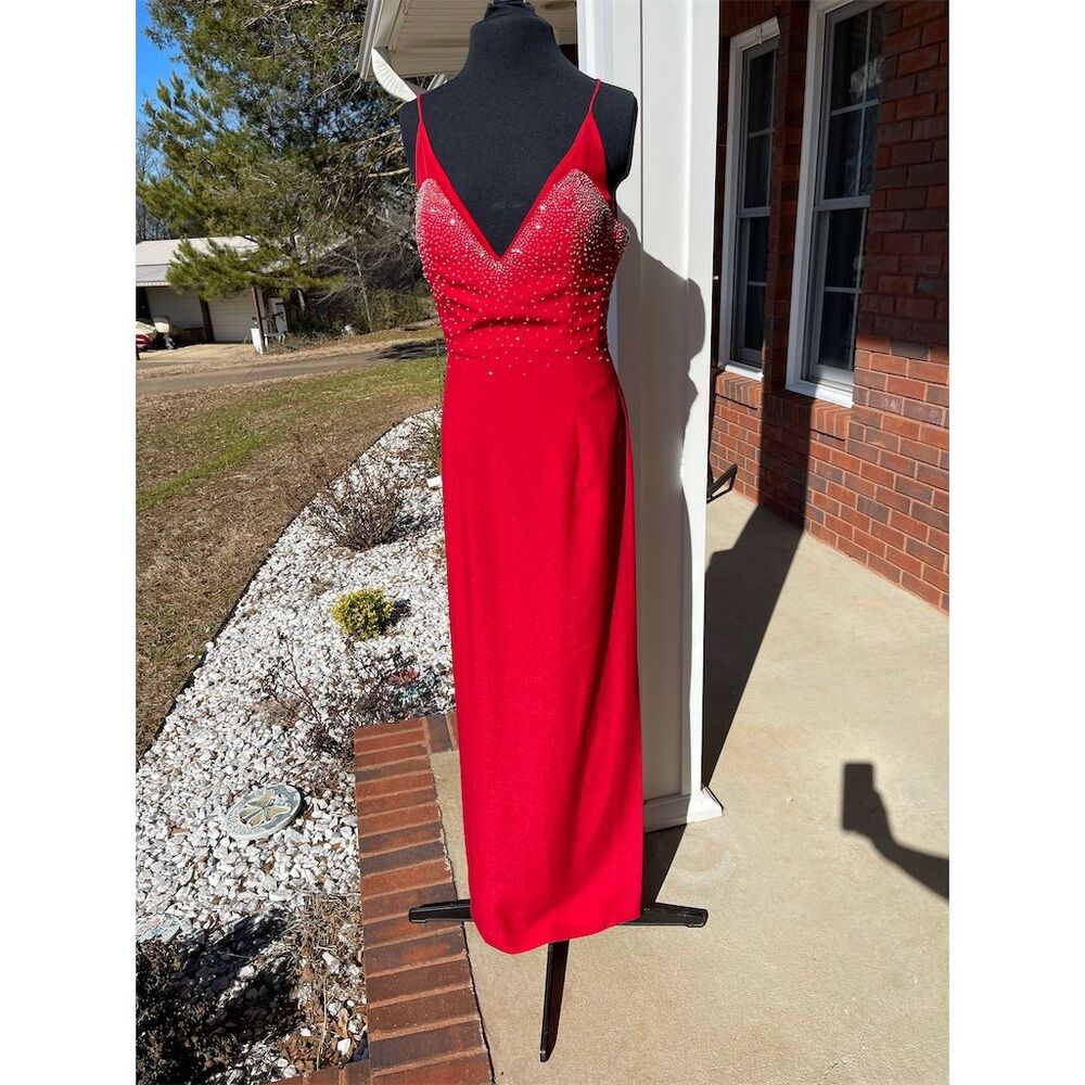 Cire Women's Size 10 Red Beaded V-Neck Long Evening Gown, wedding, prom, formal - Picture 4 of 16